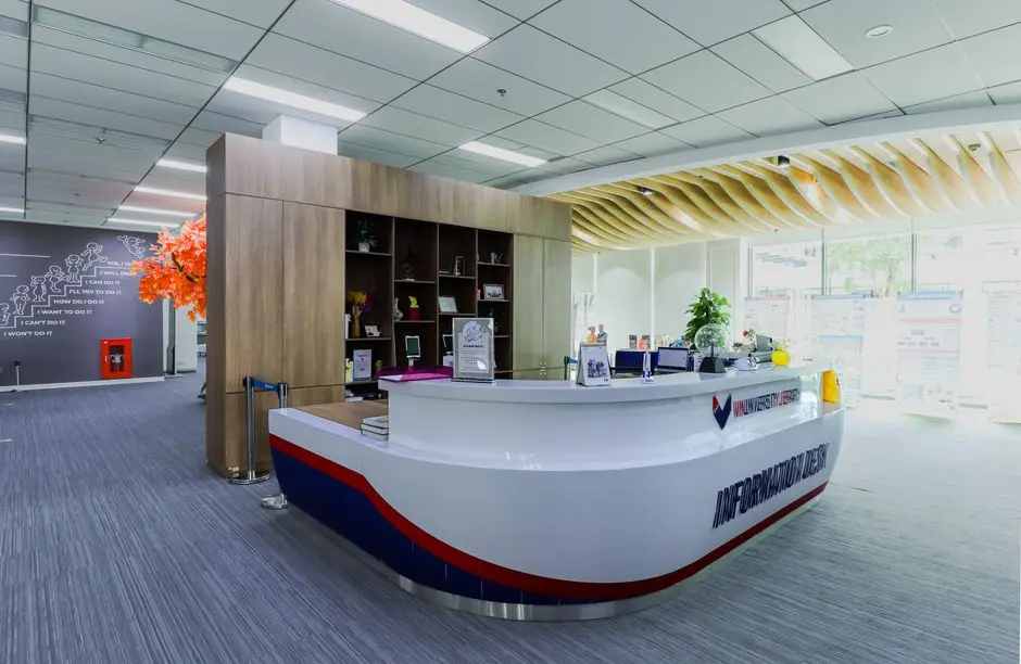 PRESTIGE FEATHERLITE TECH HUB
